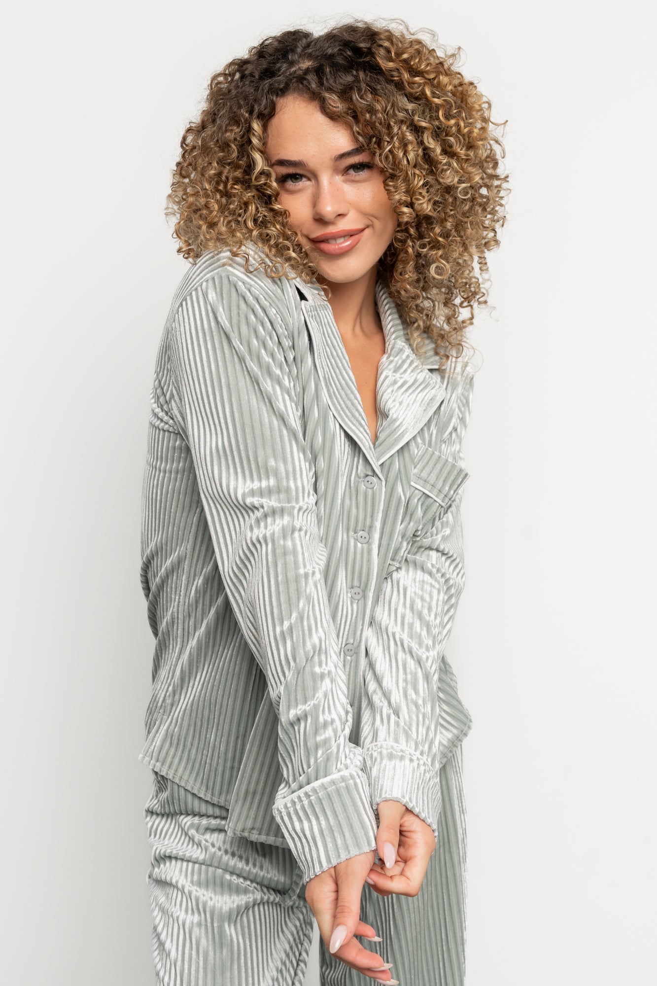 Waistband and pocket detail of Klara pajama pants: elastic waistband with drawstring and practical side pockets.