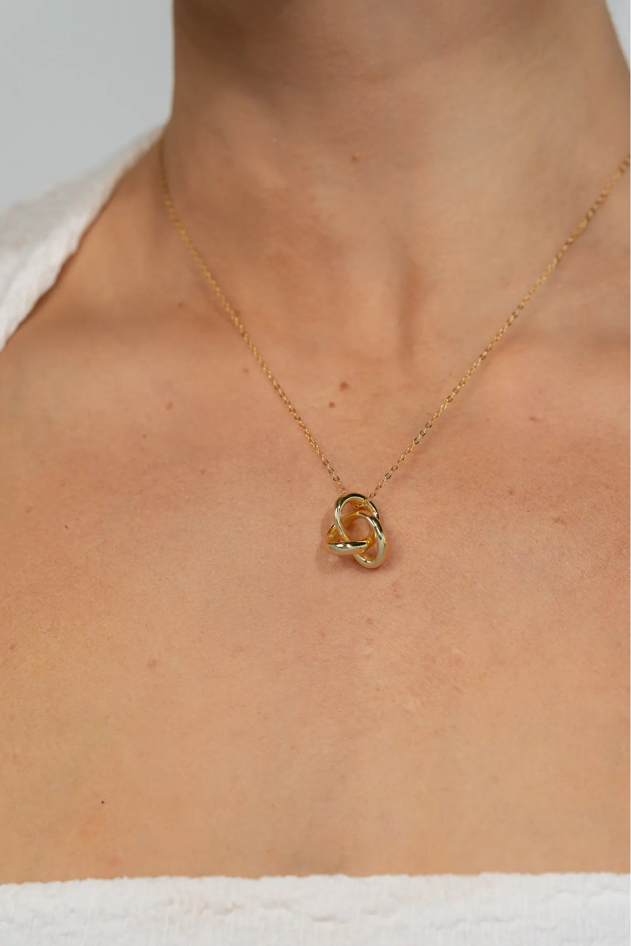 Infinity Knot Pendant Necklace | Gold