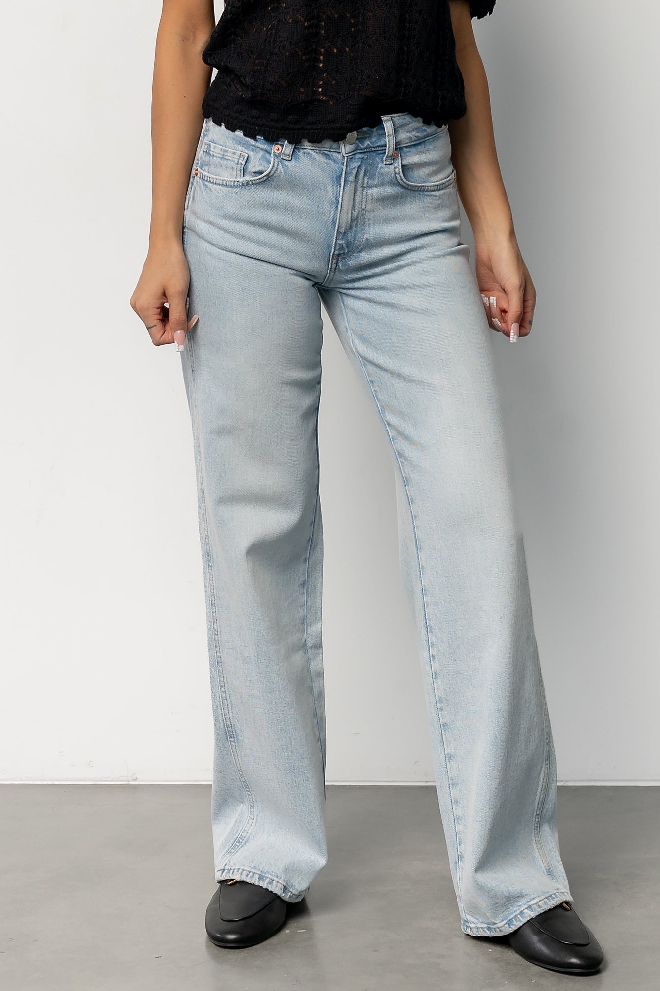 Riley Mid Rise Relaxed Fit Jeans | Light Wash