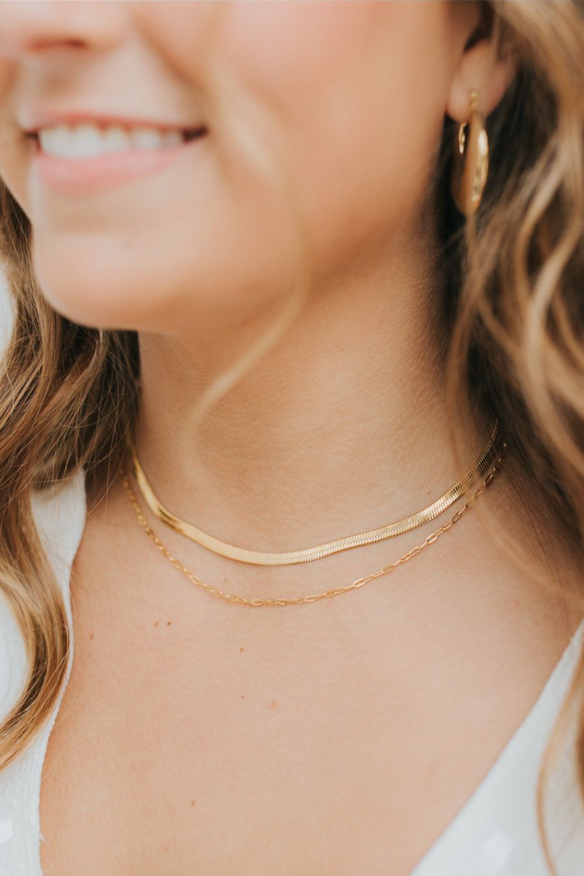Packaging and presentation image displaying the necklace with minimal gift-ready styling, emphasizing its everyday elegance and versatility.