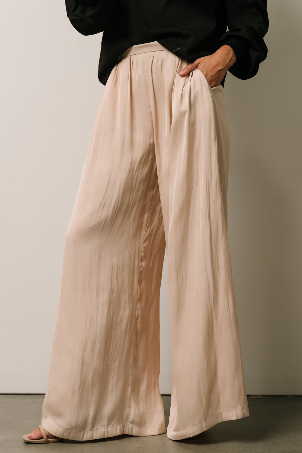 Champagne flat-front stretch year-round Wide leg Pants