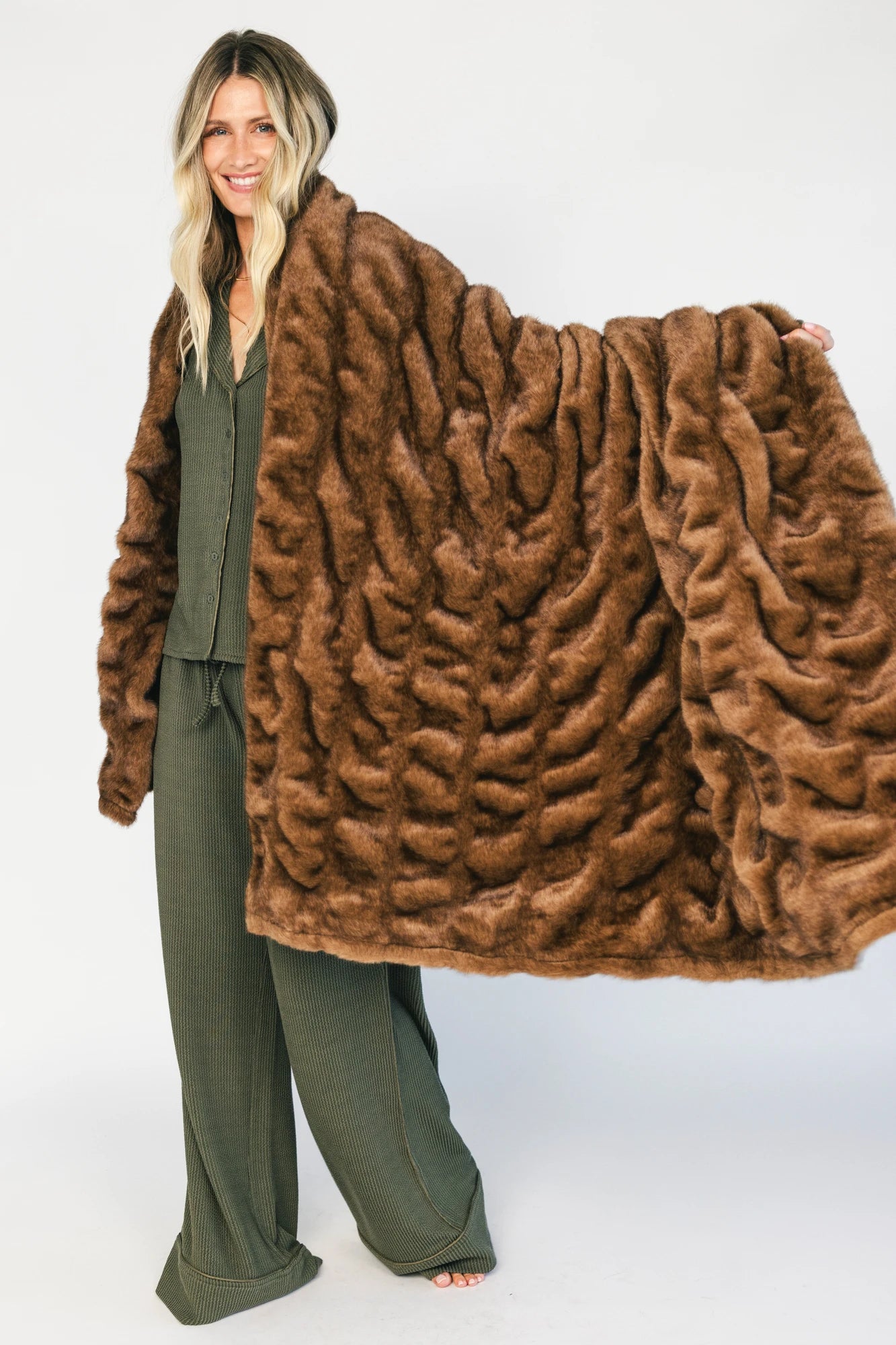 Sunday Throw Blanket | Brown