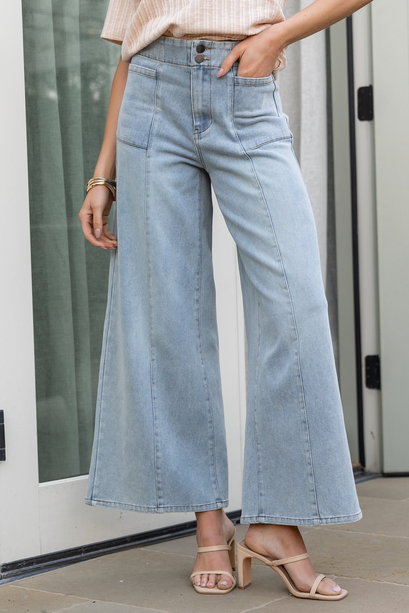 Emmi Mid Rise Wide Leg Jeans | Light Wash