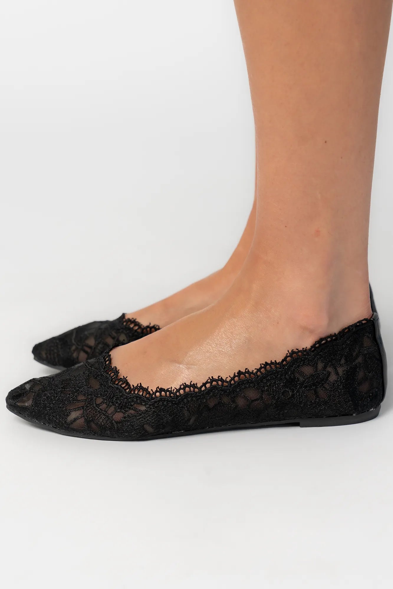 Eirena Lace Ballet Flats | Black