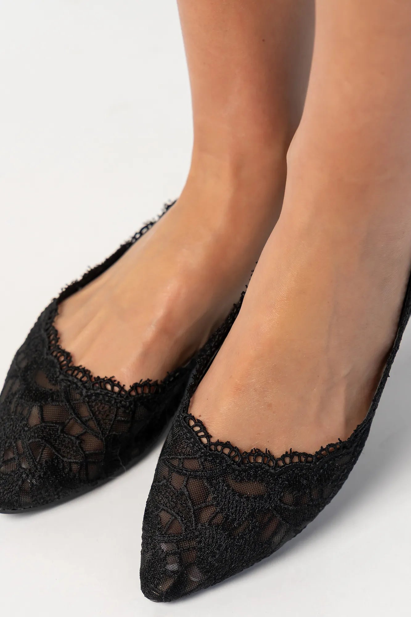 Eirena Lace Ballet Flats | Black