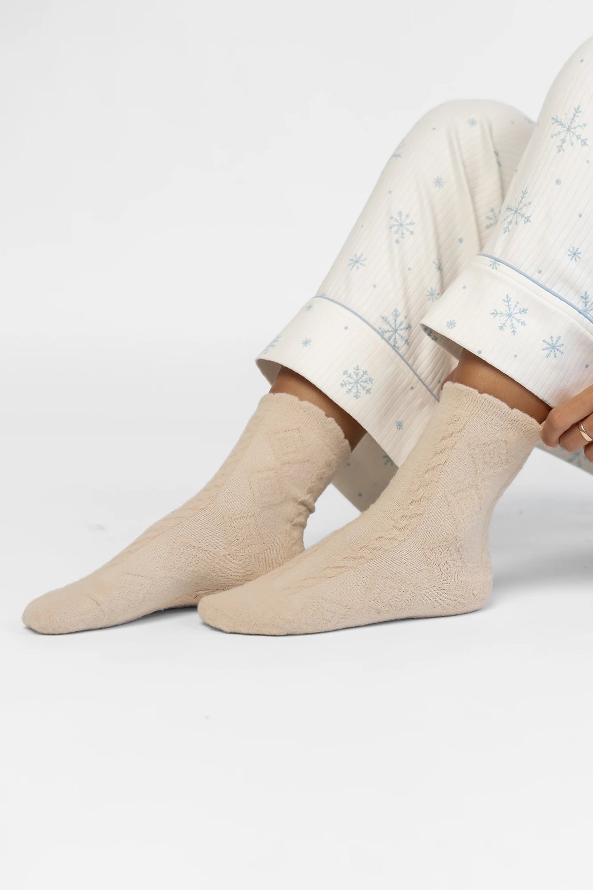 Sterling Cozy Cable Knit Socks | Oatmeal