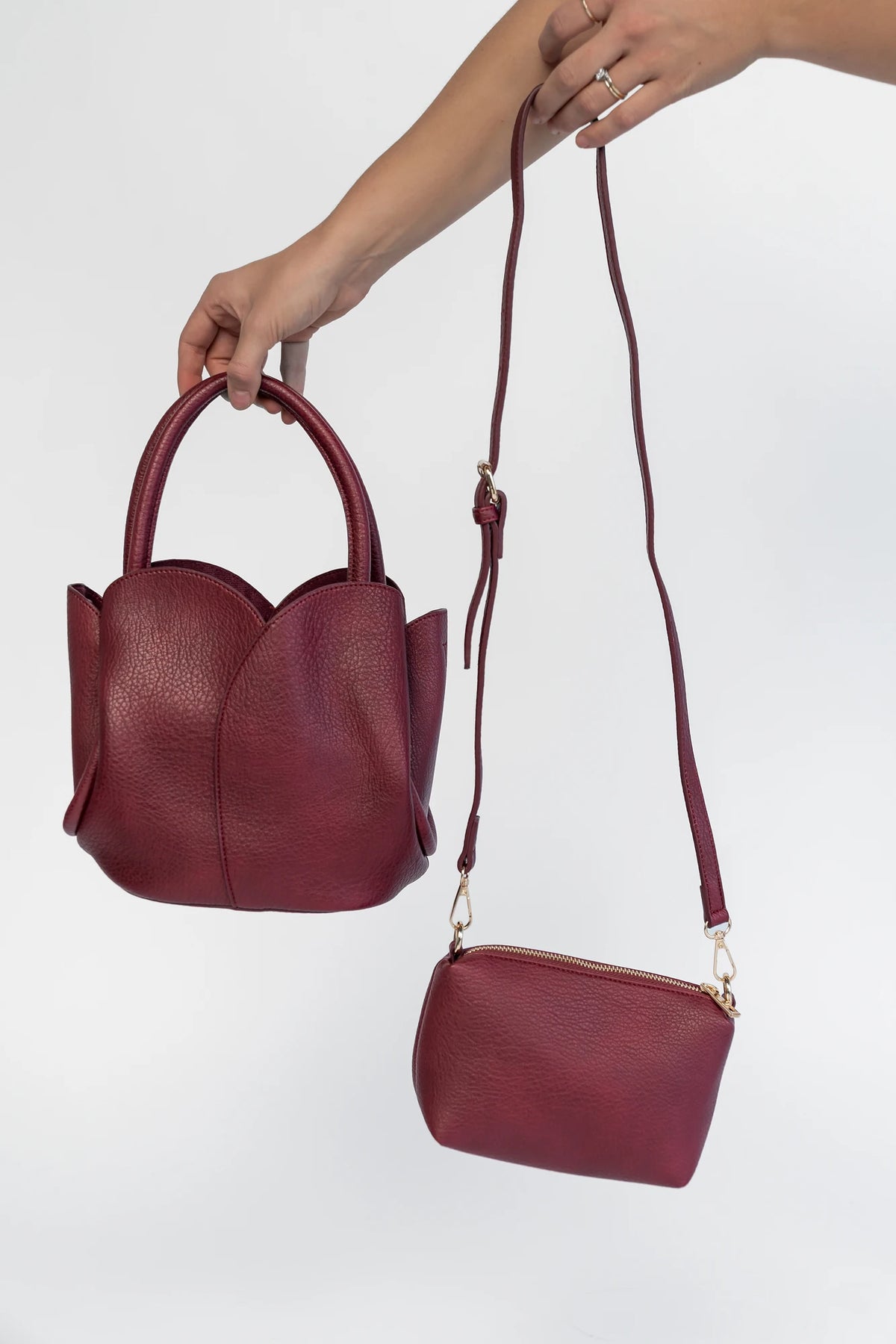 Beloved Tulip Tote Bag | Wine
