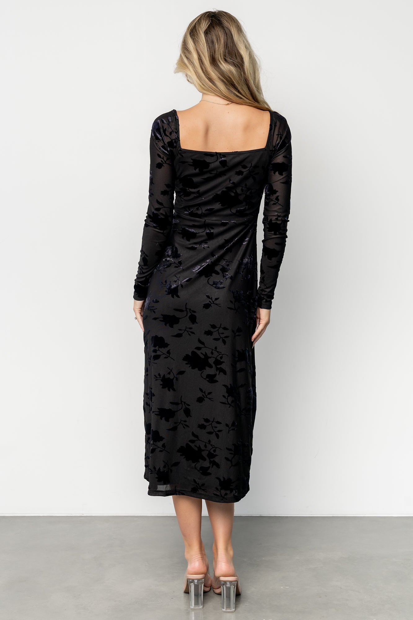 black floral midi dress with sleeves Black Floral Jacquard Puff Sleeve Midi Dress - Midi Dresses