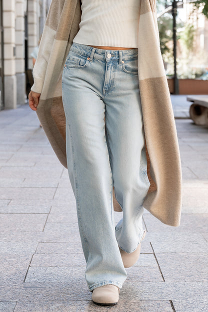 Riley Mid Rise Relaxed Fit Jeans | Light Wash