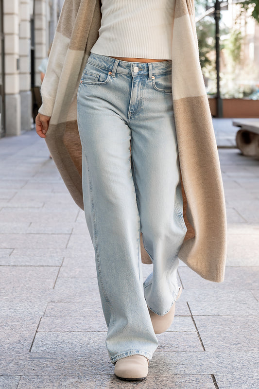 Riley Mid Rise Relaxed Fit Jeans | Light Wash