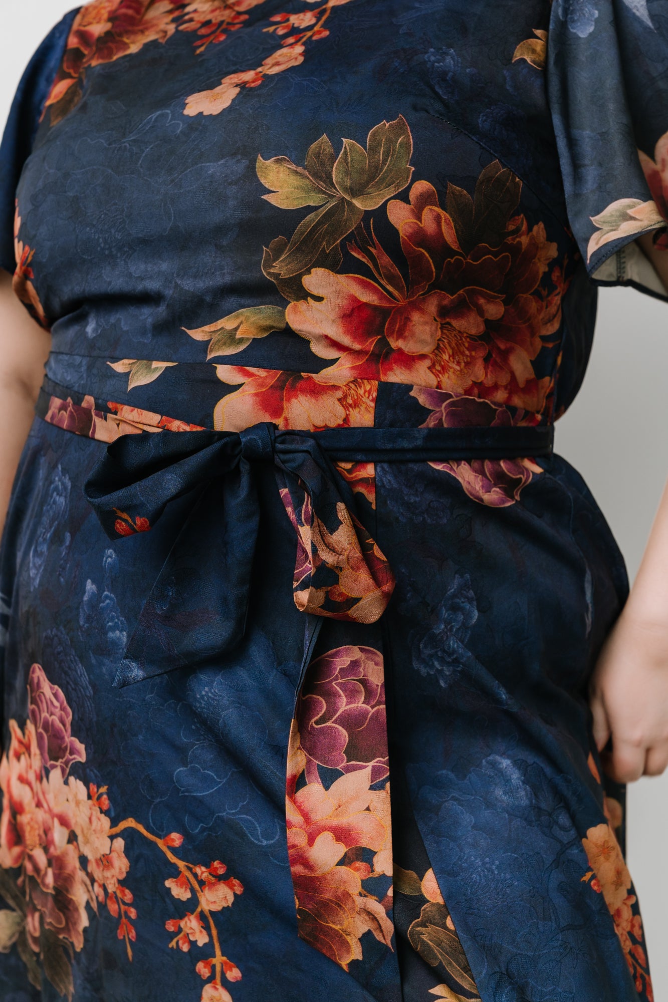 navy blue dress with orange flowers Vintage Unbranded Navy Blue With White and Orange Flowers Leaves, Large Dress With Tie Large