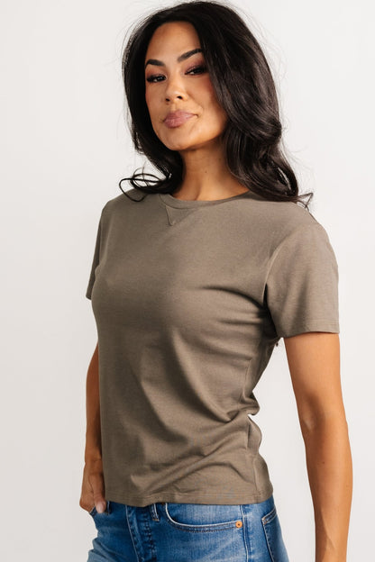 Finn Essential Tee | Olive - Baltic Born