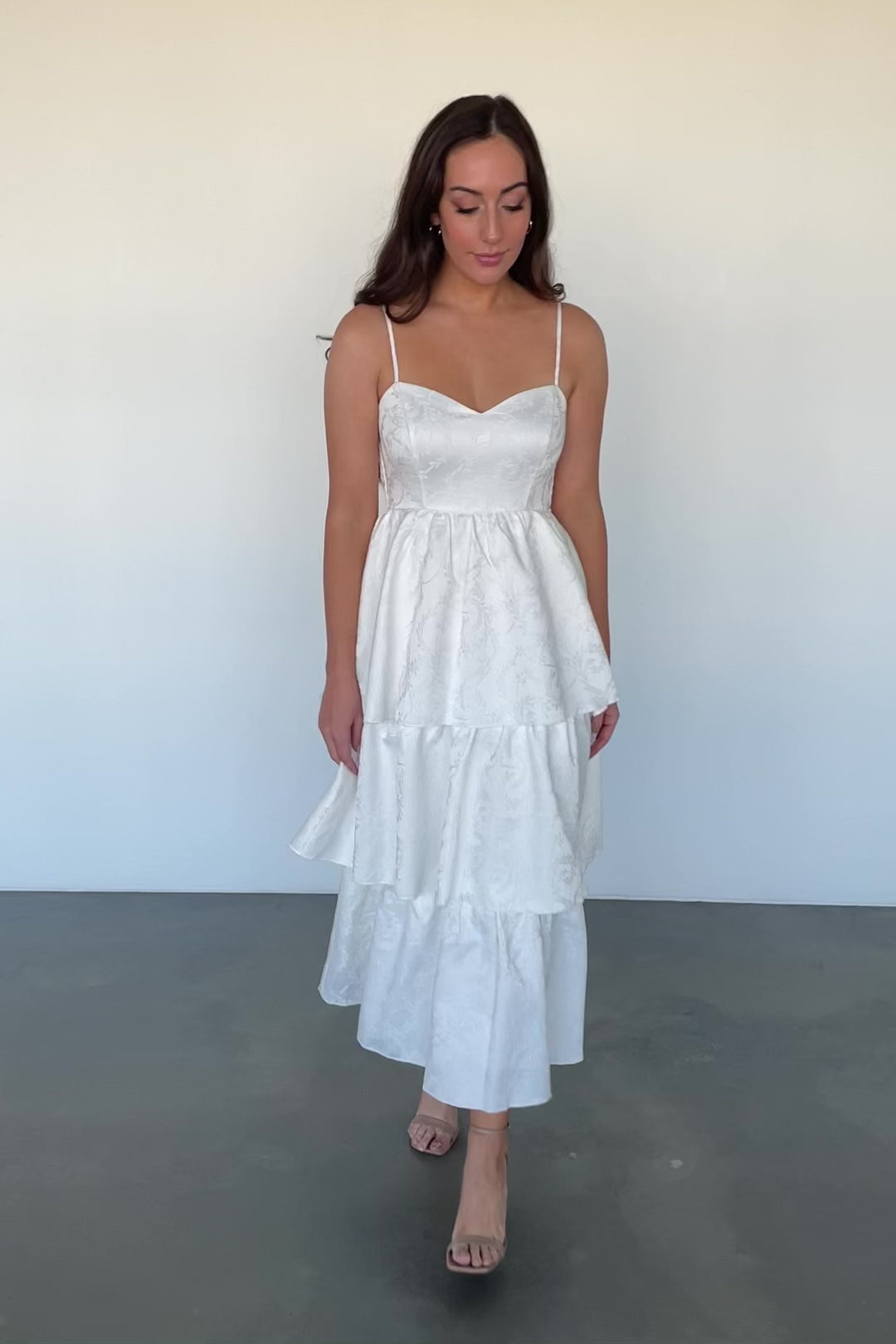 スーツ・フォーマル・ドレス LUSTER TIERED LAYERED DRESS (M) Violetta Embossed Tiered Dress | Off White