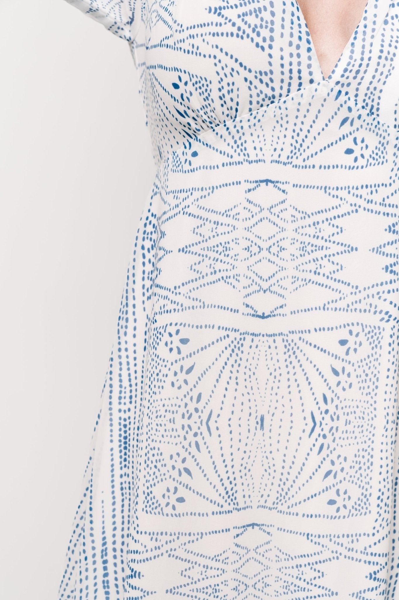 Skyla Deep V Maxi Dress | Blue Print - Baltic Born