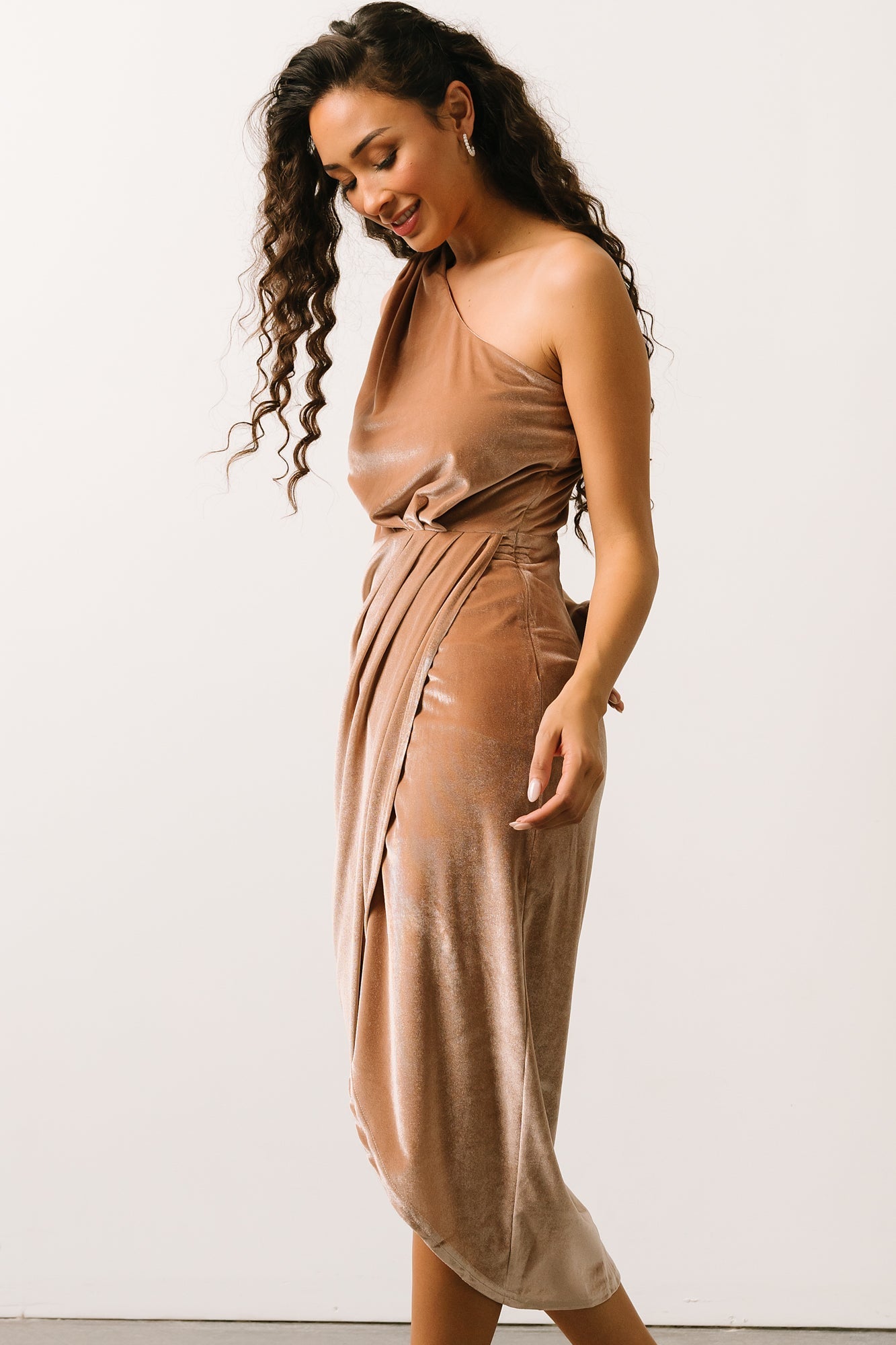 Kourtney Velvet One Shoulder Midi Dress | Champagne - Baltic Born