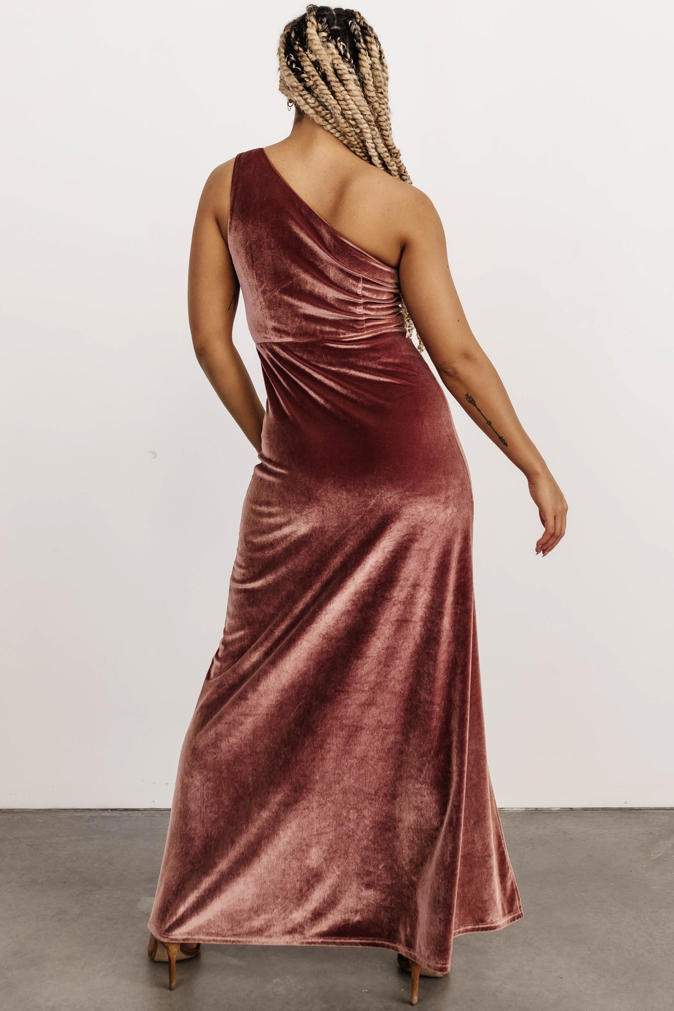 Tatiana Velvet One Shoulder Maxi Dress | Rose - Baltic Born